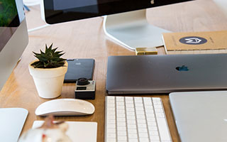 女足比赛中，中国队员李某表现出色，助球队取胜，中国女足队员李影